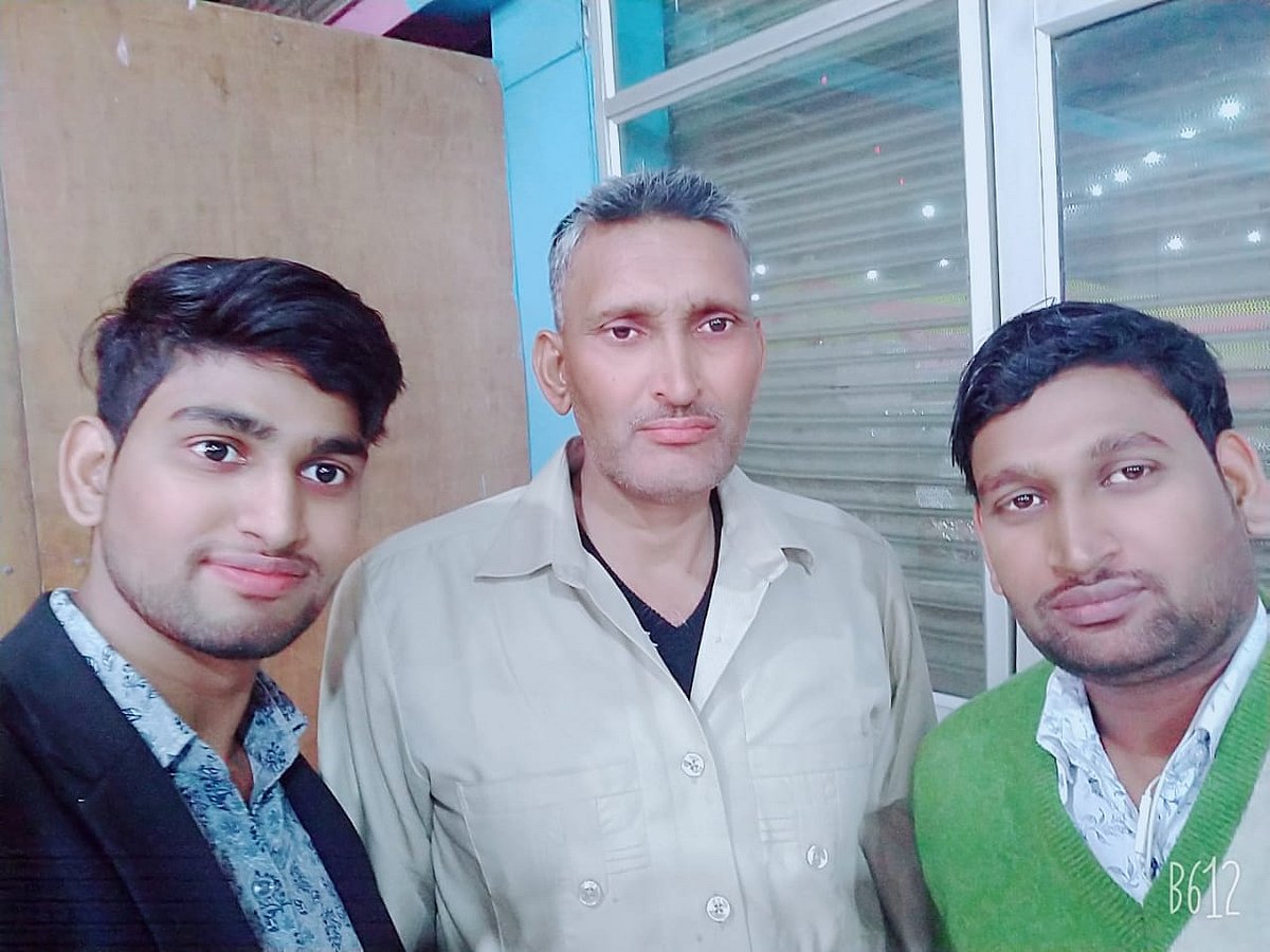 ’ہمیں ابو پر فخر ہے اور ان کی ایمانداری پر ناز، ہم غریب ہیں لیکن بے ایمان نہیں‘، آس محمد کے عمل کی ہو رہی تعریف