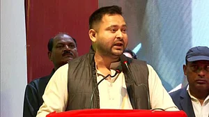 زمین کے عوض نوکری معاملہ: ای ڈی کی چھاپہ ماری کے بعد اب سی بی آئی نے تیجسوی یادو کو کیا طلب
