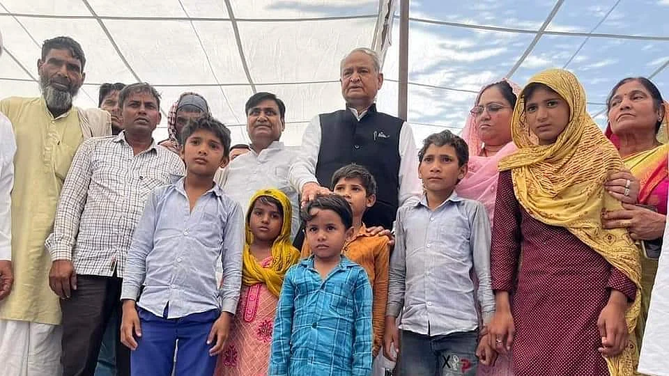 <div class="paragraphs"><p>مقتول جنید اور ناصر کے اہل خانہ / تصویر ٹوئٹر</p></div>