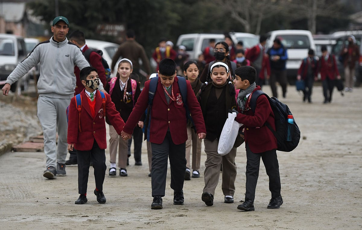 کشمیر میں طویل سرمائی تعطیلات کے بعد اسکول دوبارہ کھل گئے
