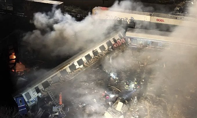 یونان: دو ٹرینوں میں خوفناک تصادم، حادثہ میں کم از کم 26 افراد ہلاک، 85 زخمی