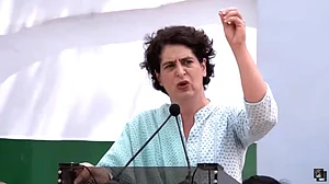 پرینکا گاندھی کا وزیر اعظم مودی پر سخت حملہ- ’کائر ہے اس دیش کا پردھان منتری، لگا دو کیس مجھ پر، جیل لے جاؤ مجھے بھی!‘