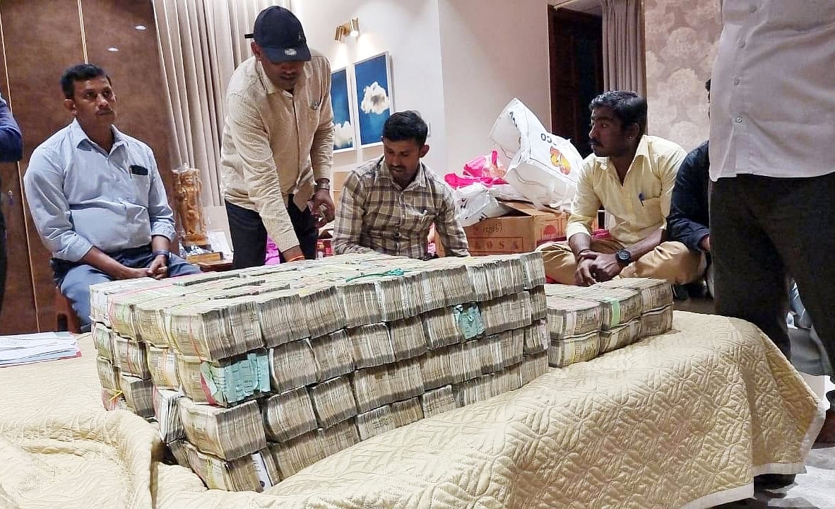 کرناٹک سے بی جے پی کے رکن اسمبلی کو گرفتار کرنے کے لیے سات ٹیمیں دی گئیں تشکیل
