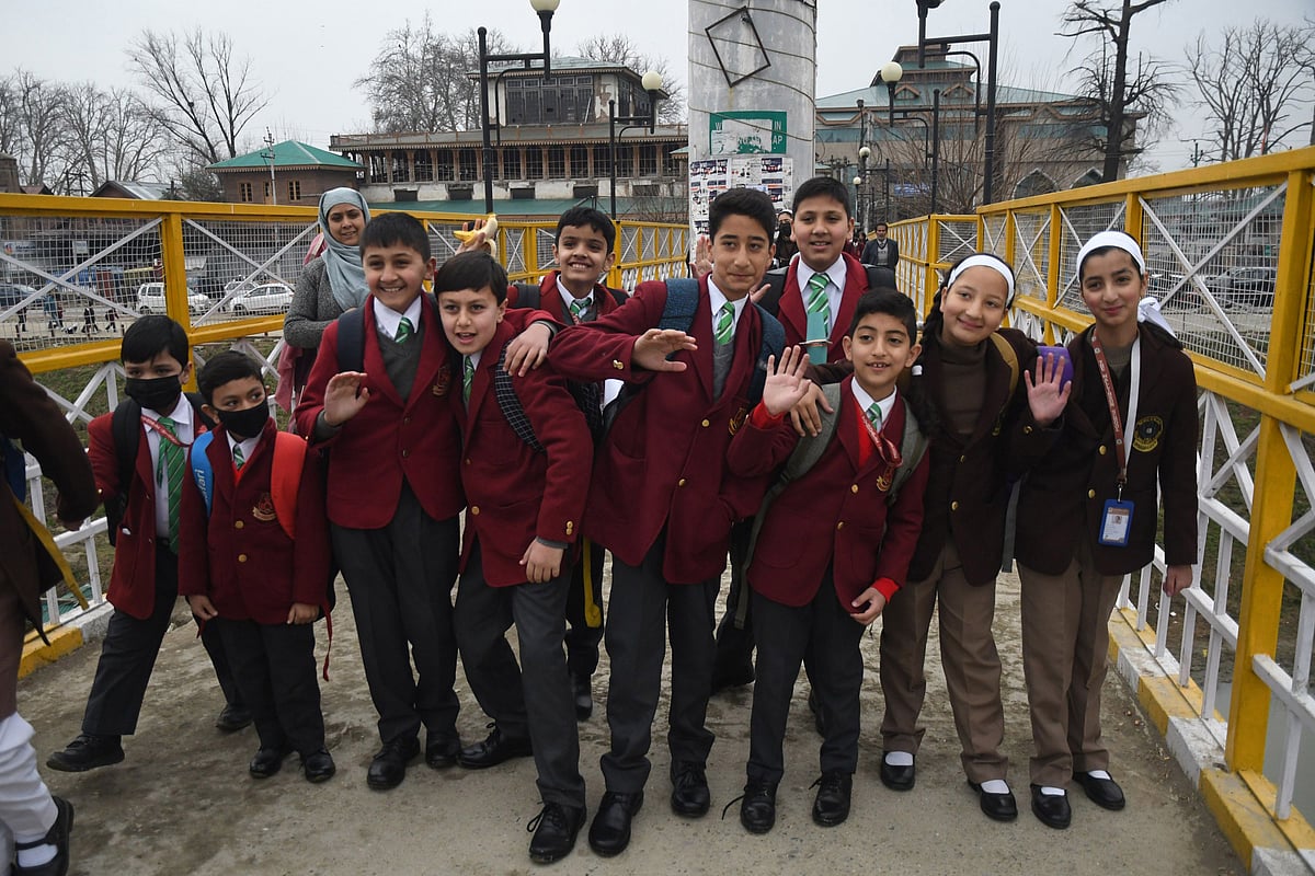 کشمیر میں طویل سرمائی تعطیلات کے بعد اسکول دوبارہ کھل گئے