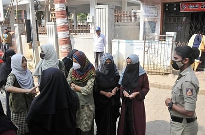 تمل ناڈو میں خاتون کو حجاب اتارنے پر مجبور کرنے کے الزام میں 7 افراد گرفتار