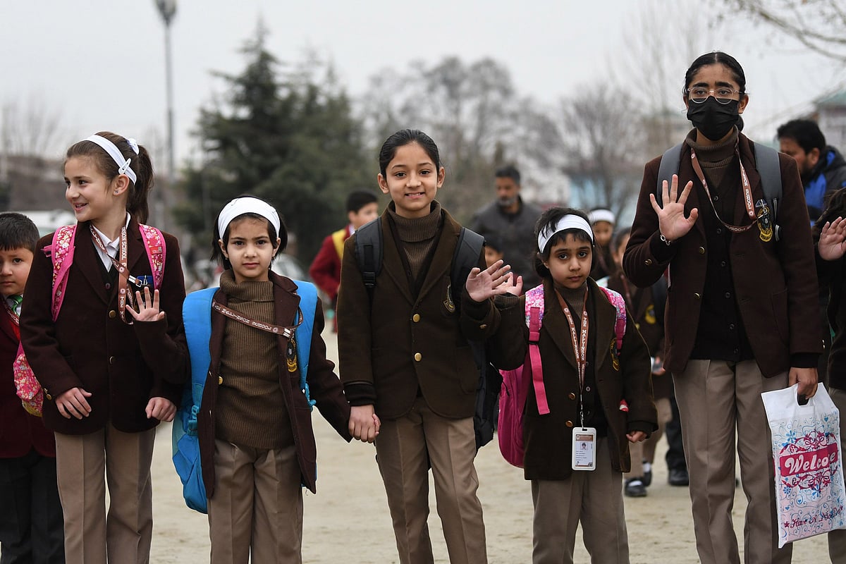 کشمیر میں طویل سرمائی تعطیلات کے بعد اسکول دوبارہ کھل گئے