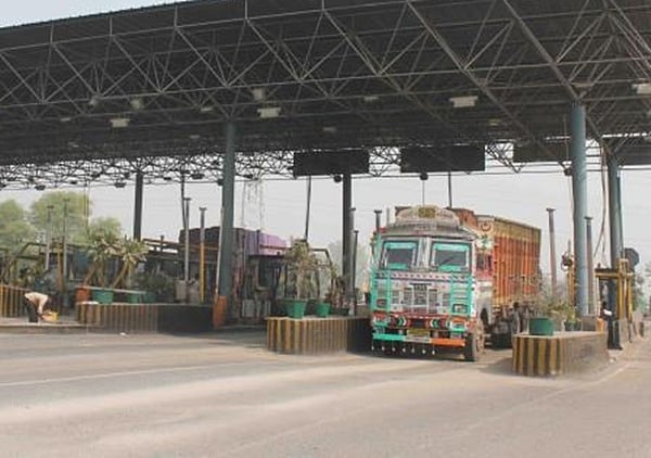 ایکسپریس وے اور نیشنل ہائی وے پر ٹول ٹیکس میں 5 سے 10 فیصد تک اضافہ کرنے کی تیاری