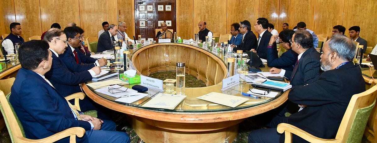 مرکزی وزیر مالیات نے سرکاری بینکوں کے سربراہان کے ساتھ کی میٹنگ، معاشی حالات کا لیا جائزہ