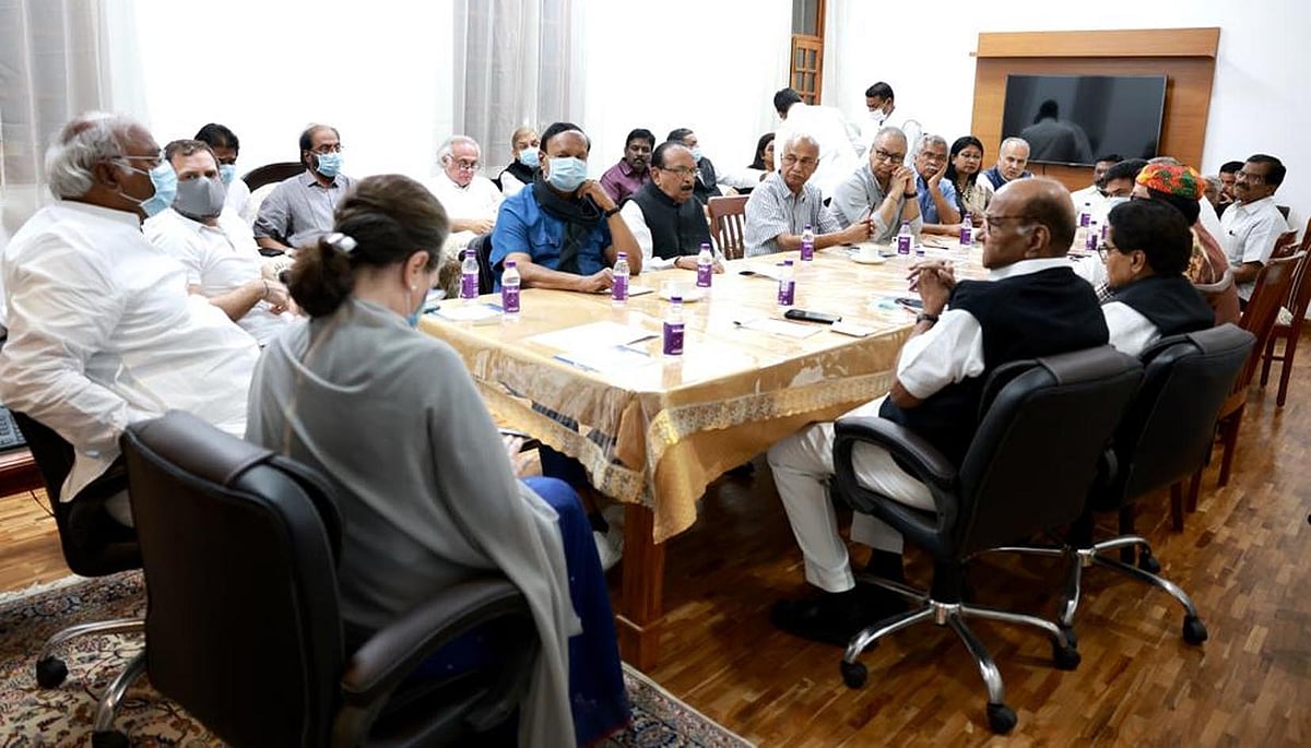 کانگریس کے عشائیہ میں شامل ہوئیں 18 اپوزیشن جماعتیں، مودی حکومت کے خلاف تحریک جاری رکھنے کا اعادہ