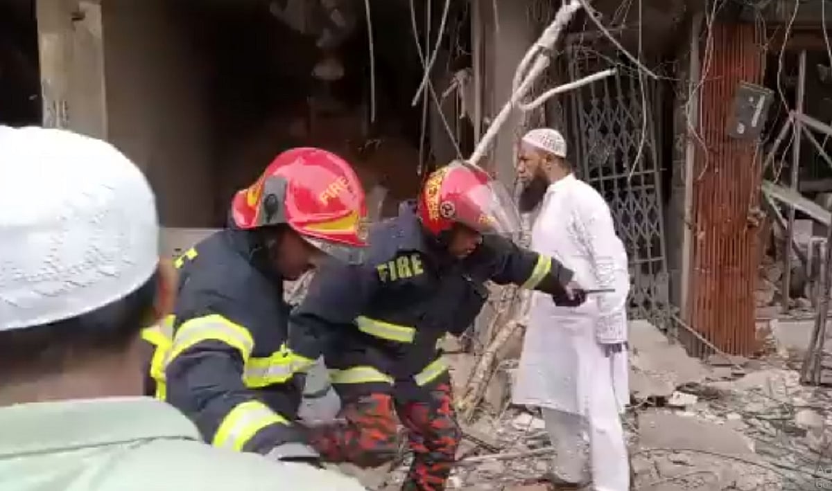 بنگلہ دیش کی راجدھانی ڈھاکہ میں ایک عمارت کے اندر زوردار دھماکہ، 14 افراد ہلاک 100 سے زائد زخمی