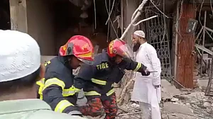 بنگلہ دیش کی راجدھانی ڈھاکہ میں ایک عمارت کے اندر زوردار دھماکہ، 14 افراد ہلاک 100 سے زائد زخمی