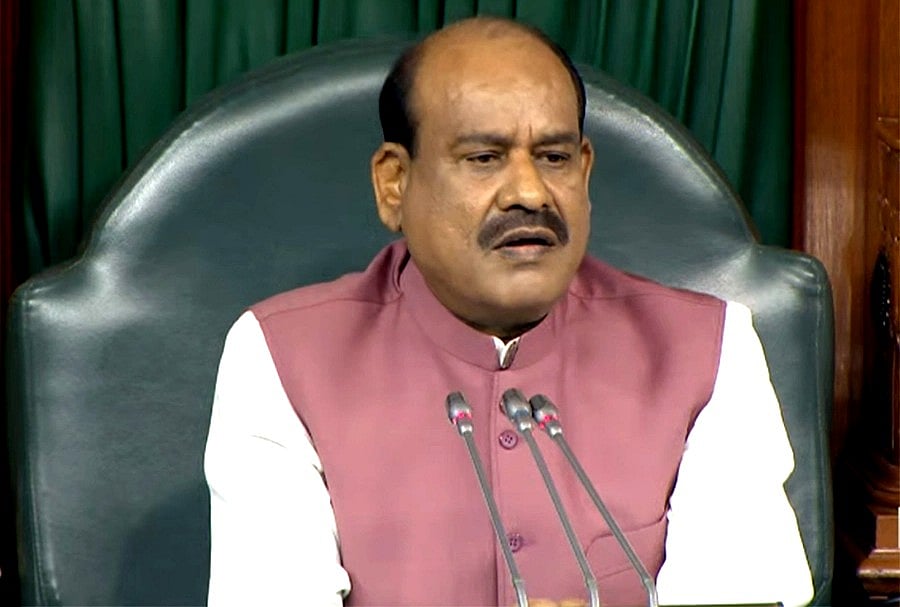 لوک سبھا سے مزید 33 اراکین کو کیا گیا معطل، ادھیر رنجن چودھری اور ٹی آر بالو کا نام بھی شامل