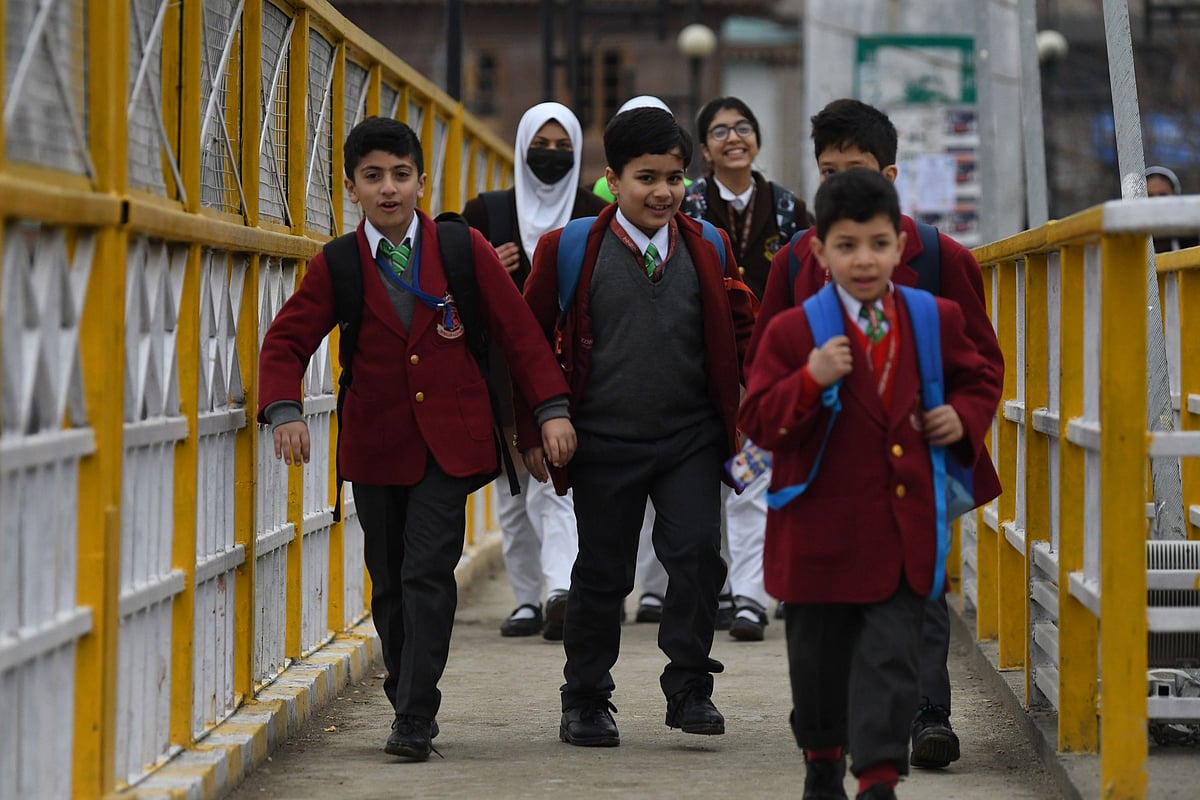 کشمیر میں طویل سرمائی تعطیلات کے بعد اسکول دوبارہ کھل گئے