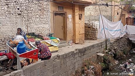 پدر شاہی معاشرے میں خواتین ملازمین کا گھروں میں کام کرنا ایک بیگار