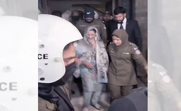 پاکستان میں زوردار ہنگامہ، سابق وزیر اعلیٰ کے گھر بکتر بند گاڑیوں کے ساتھ پہنچی پولیس، 11 افراد گرفتار
