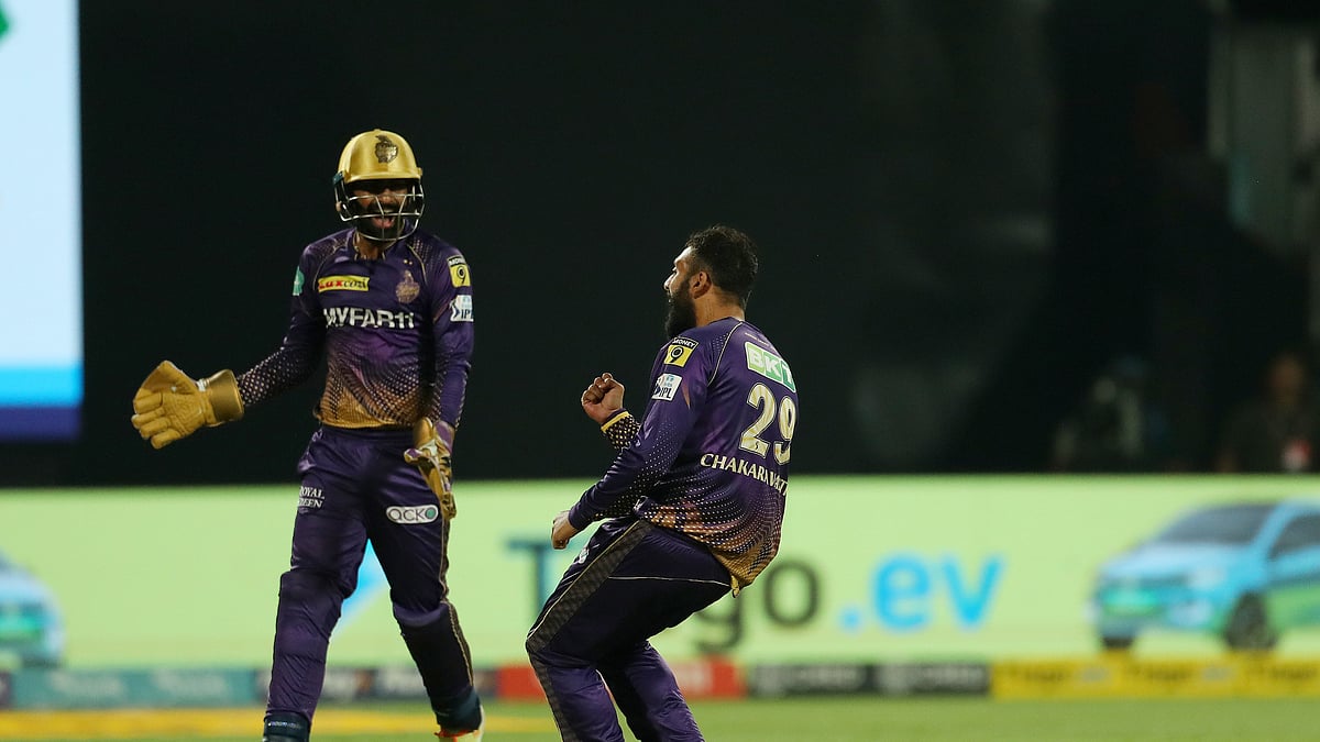 <div class="paragraphs"><p>ورون چکرورتی، تصویر @IPL</p></div>