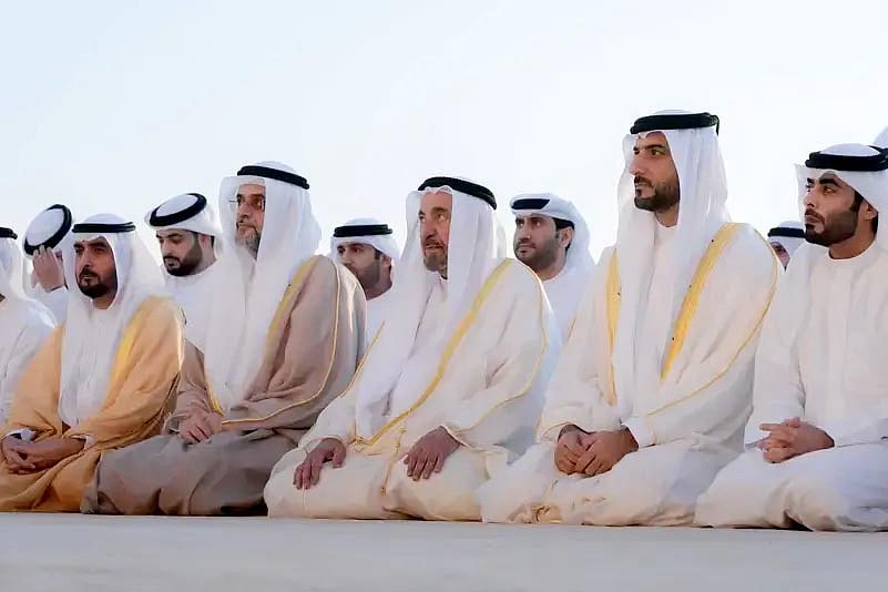<div class="paragraphs"><p>ڈاکٹر شیخ سلطان بھی محمد القاسمی شارجہ میں البدیع مصلی میں نماز عید الفطرادا کر رہے ہیں</p></div>