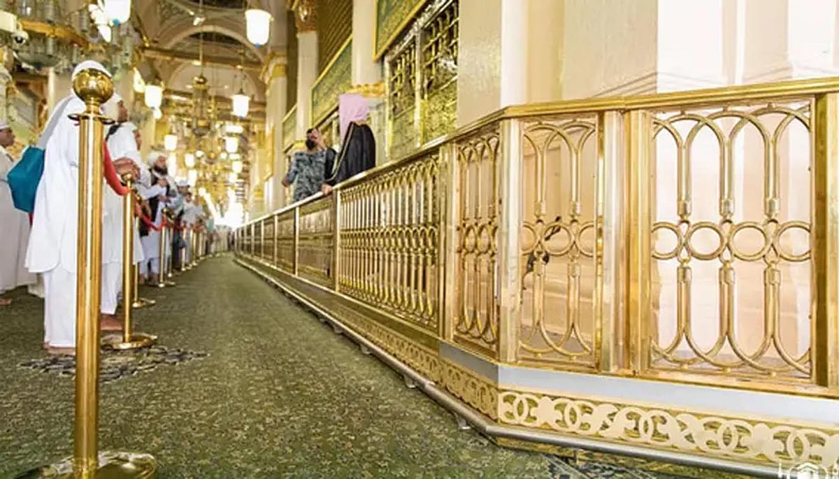 مسجد نبوی میں روضہ مبارک کے اطراف سونے اور تانبے کے نئے حصار کا افتتاح