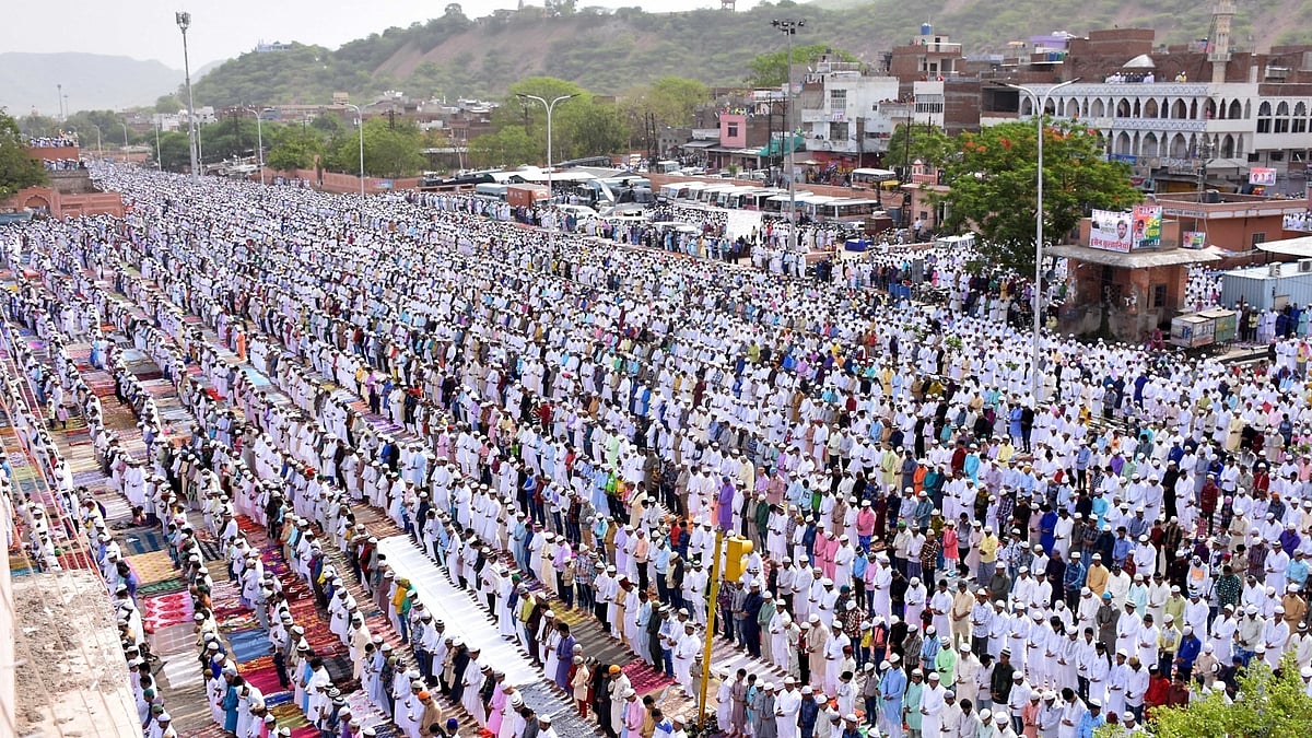 <div class="paragraphs"><p>عید کی نماز کی علامتی تصویر / آئی اے این ایس</p></div>
