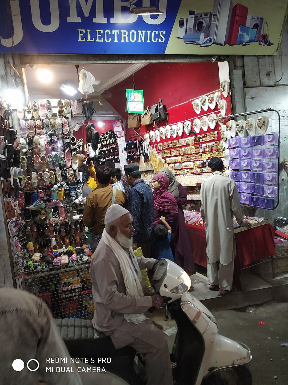 دہلی: اوکھلا کے ذاکر نگر میں رمضان کی رات کی بات ہی کچھ اور ہے!