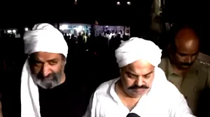 عتیق-اشرف کی پریڈ کیوں کرائی گئی، ایمبولینس اسپتال کے اندر کیوں نہیں گئی؟ سپریم کورٹ نے یوپی حکومت سے طلب کی رپورٹ