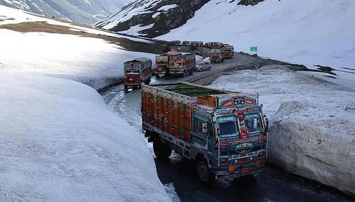 سری نگر لیہ شاہراہ گیارہویں روز بھی ٹریفک کی آمدورفت کے لئے بند