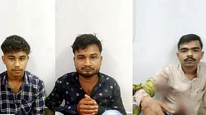 عتیق-اشرف قتل معاملہ: عدالت نے تینوں ملزمان کو 4 روزہ جسمانی ریمانڈ پر پولیس کے حوالے کیا