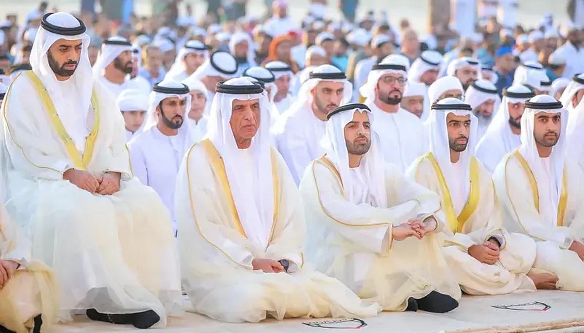 <div class="paragraphs"><p>شیخ سعود بن صقر القاسمی خزام میں نماز عید الفطر ادا کرتے ہوئے</p></div><div class="paragraphs"><p><br></p></div>