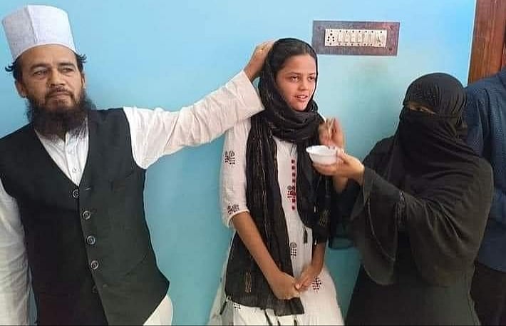 ایودھیا: مدرسہ ٹیچر کی بیٹی مشکوٰۃ نور کا ہائی اسکول ریزلٹ میں ضلع ٹاپ کرنا خوش آئند