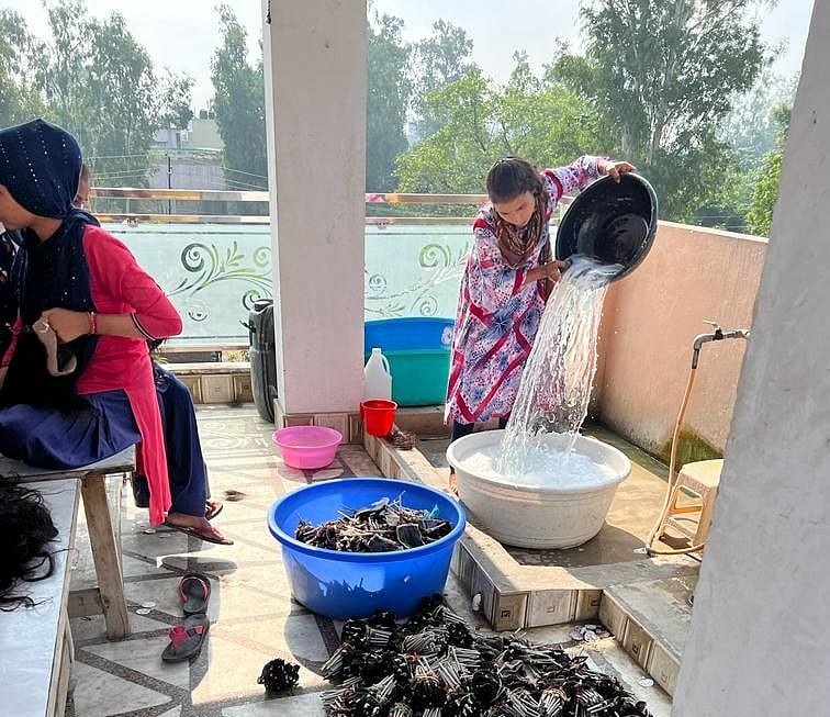کنگھی سے نکلے بالوں نے بجنور باشندہ سلیم احمد کو بنا دیا کروڑ پتی، بے مثال ہے کامیابی کی یہ داستان