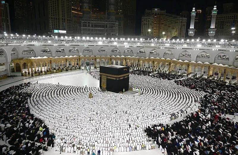 عظیم حرم مکہ میں رمضان کے ماحول کی دل موہ لینے والی تصاویر
