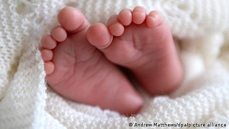 اسپتال میں بچے کی پیدائش کا بل ادا کرنے کے لیے بچے کو ہی بیچ دیا! فیروز آباد میں پیش آیا المناک واقعہ