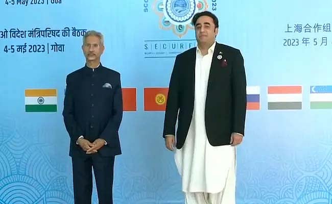 ایس سی او اجلاس: دور سے جوڑے ہاتھ، نہیں ہوئی کوئی بات، جے شنکر نے بلاول بھٹو کا اس طرح کیا استقبال