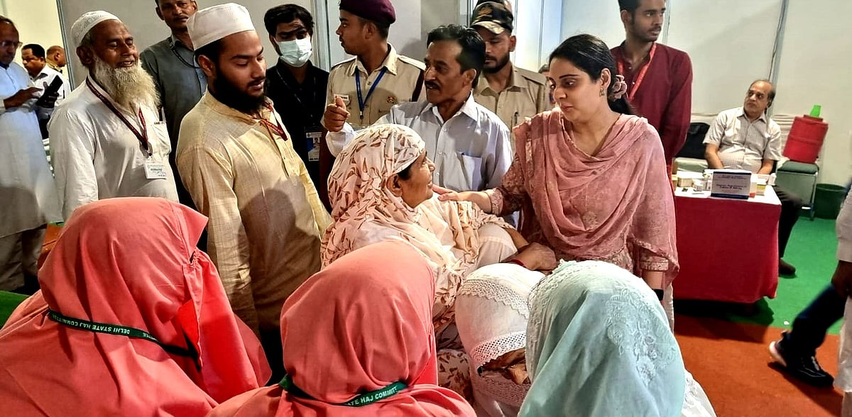 دہلی سے خادم الحجاج کی مدینہ منورہ روانگی، چیئرپرسن کوثر جہاں نے ایئرپورٹ اور حج کیمپ کا کیا معائنہ
