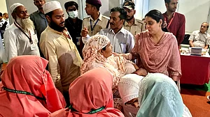 دہلی سے خادم الحجاج کی مدینہ منورہ روانگی، چیئرپرسن کوثر جہاں نے ایئرپورٹ اور حج کیمپ کا کیا معائنہ