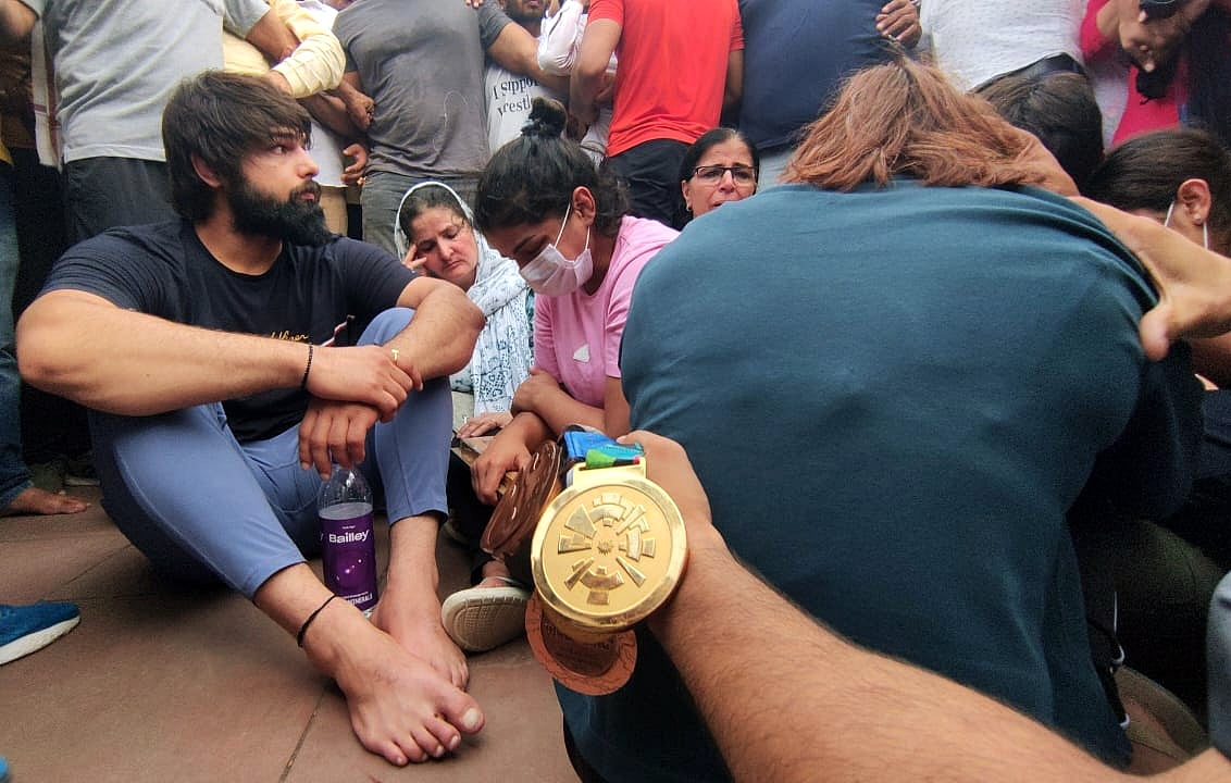 وزیر کھیل انوراگ ٹھاکر نے پہلوانوں کو دی بات چیت کی دعوت