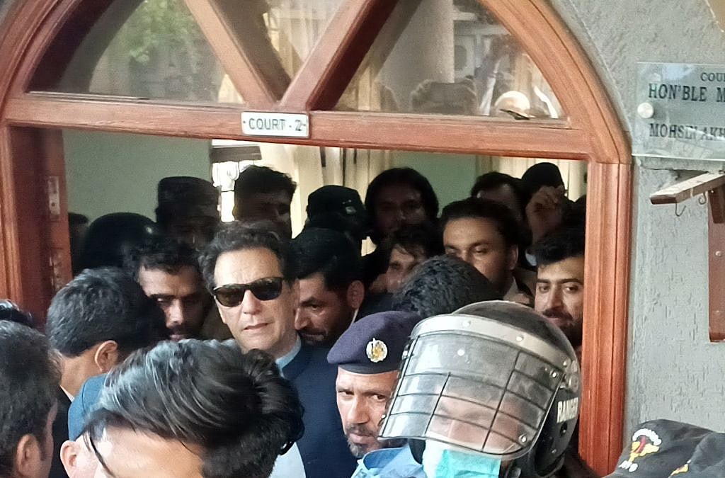 پاکستانی فوج کا واضح پیغام- ’مارشل لاء لگانے کا کوئی سوال ہی پیدا نہیں ہوتا‘