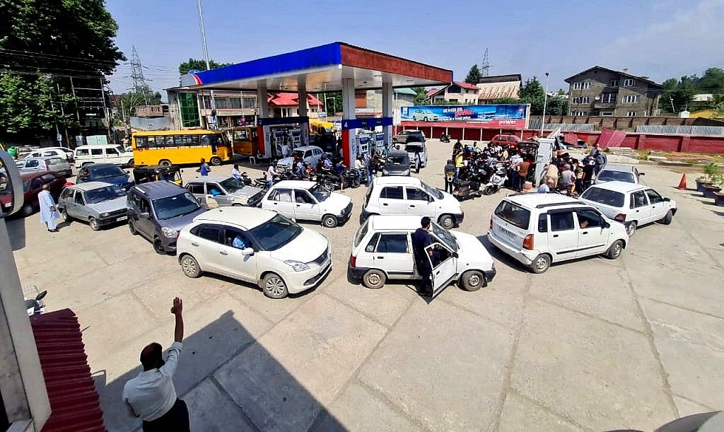 ڈیزل گاڑی مالکان کو لگ سکتا ہے جھٹکا! حکومتی پینل نے دی پابندی لگانے کی تجویز