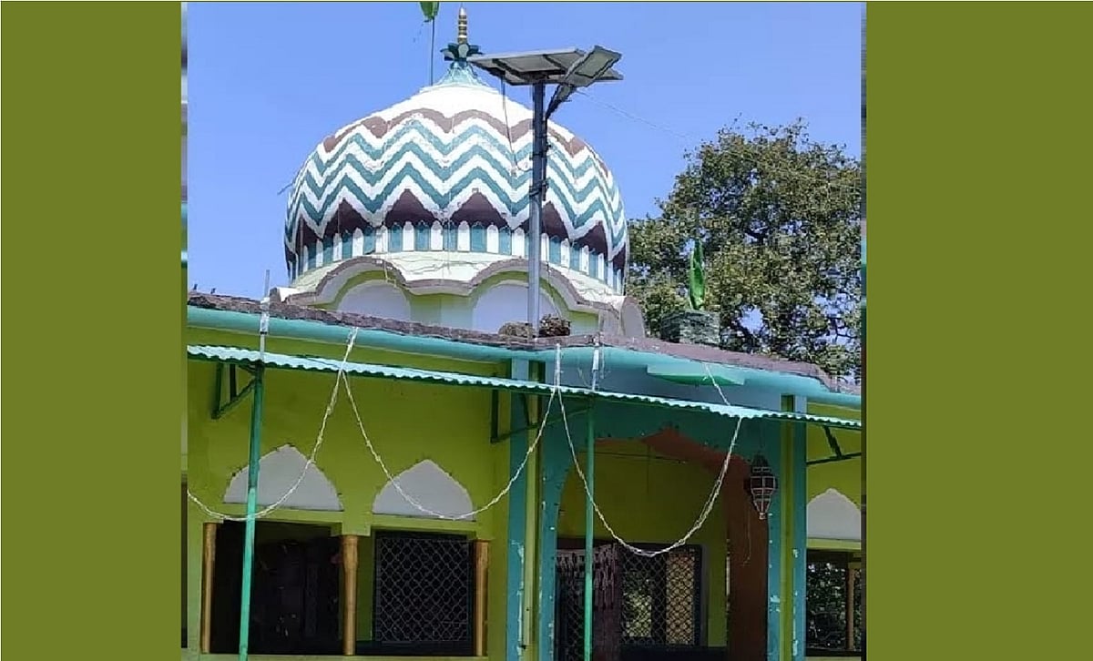 اتراکھنڈ: کاربیٹ ٹائیگر ریزرو میں موجود 150 سال قدیم ’تھپلی بابا مزار‘ پر چلا بلڈوزر، مقامی لوگ ناراض