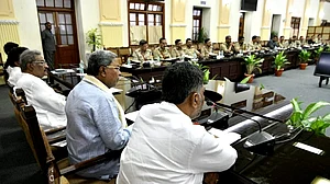 کرناٹک میں اشتعال انگیز سوشل میڈیا پوسٹ پر ہوگی سخت کارروائی، وزیر اعلیٰ سدارمیا نے پولیس کو دی سخت ہدایت