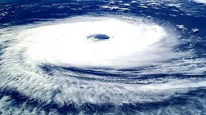 گردابی طوفان ’موچا‘ نے اختیار کی خطرناک شکل، این ڈی آر ایف کی ٹیمیں تعینات، مشرقی ہند کی ریاستوں میں الرٹ