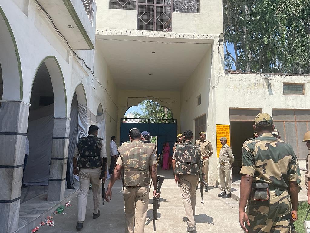 اتر پردیش بلدیاتی انتخاب: برقع کو لے کر امروہہ میں ہنگامہ، نصف گھنٹہ تک ووٹنگ کا عمل ہوا متاثر