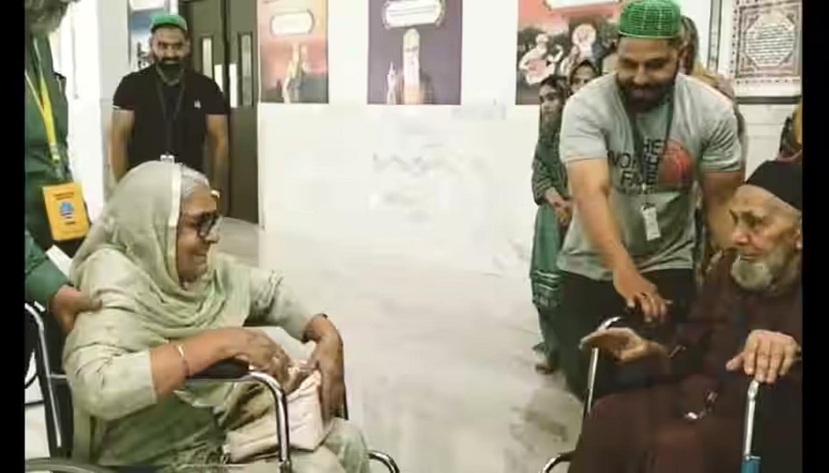 تقسیم ہند کے دوران جدا ہوئے بھائی-بہن کی کرتار پور میں ملاقات، مہندر کور اور عبدالعزیز کی 75 سال بعد ملاقات