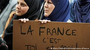 فرانس میں عبایا کا بڑھتا رجحان اور سیکولر ملکی اقدار پر بحث