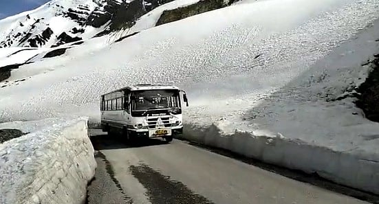 ملک کی سب سے طویل اور بلند ترین بس سروس معطلی کے بعد پھر سے شروع