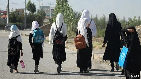 دو اسکولوں میں ایک سو طلبہ کو زہر دیا گیا، افغان حکام