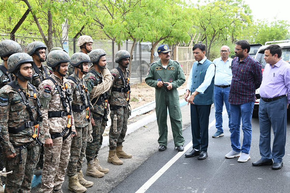 گجرات کے ساحل سے آج ٹکرائے گا گردابی طوفان بپرجوئے، 442 گاؤں میں الرٹ، 74 ہزار افراد محفوظ مقامات پر منتقل