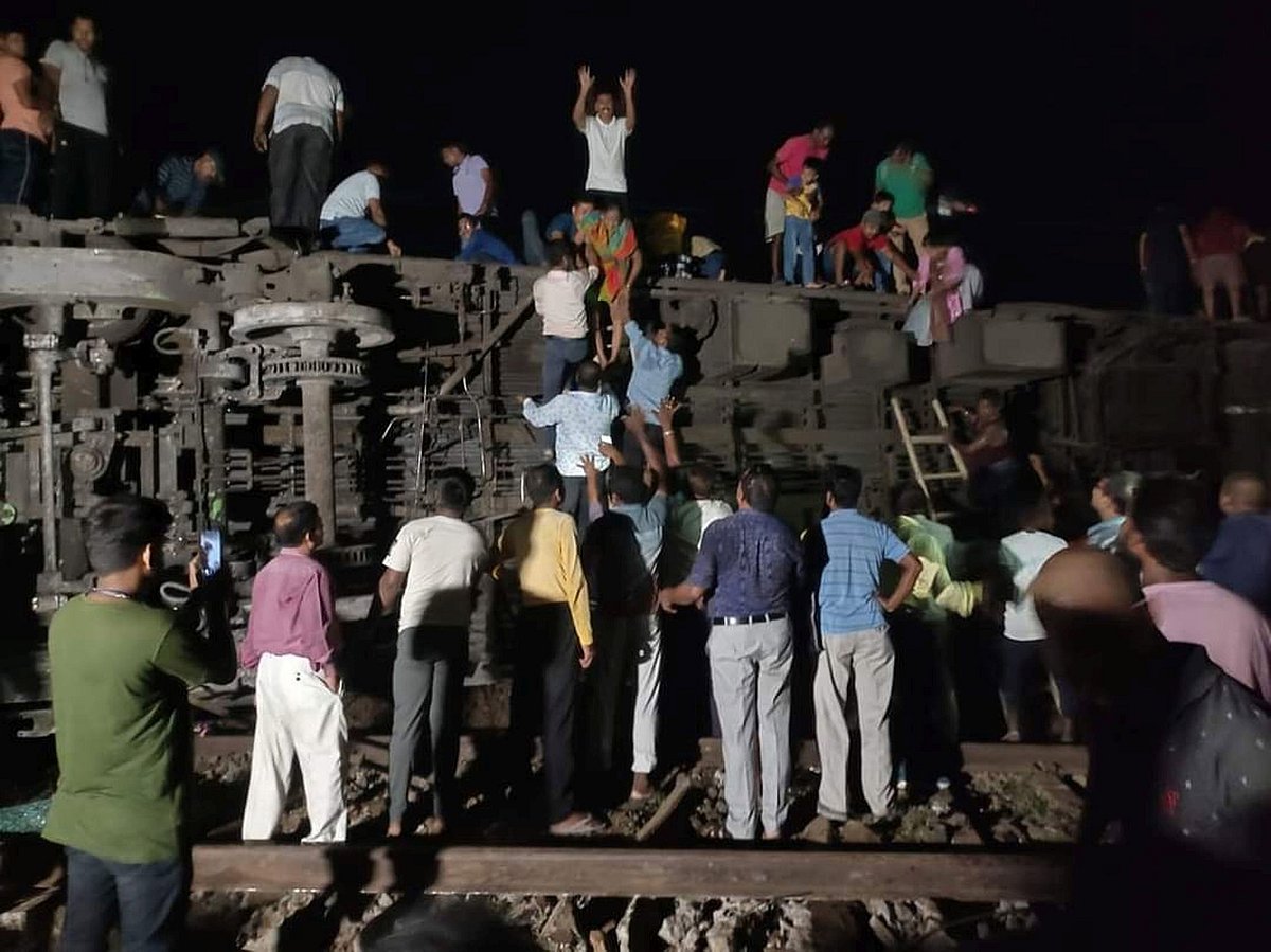 ٹرین حادثے میں مرنے والوں کی تعداد 244 ہوئی، ریاست میں سوگ کا اعلان