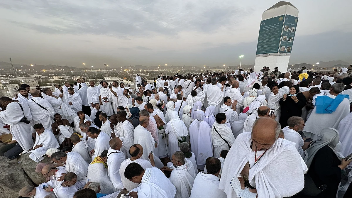 <div class="paragraphs"><p>یوم عرفہ سنہرا موقع: ضائع مت جانے دیں</p></div>