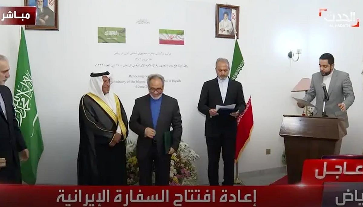 سعودی عرب میں سات سال کے بعد دوبارہ کھلا ایران کا سفارت خانہ
